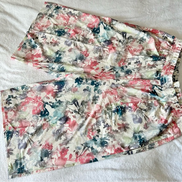 Athleta Pants - Athleta floral capris